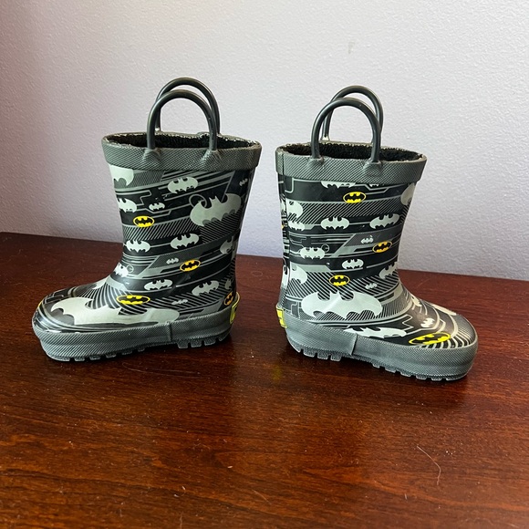 Western Chief Batman Rain and Snow Boots Kids size 5 Black Gray Yellow GUC - Picture 2 of 8